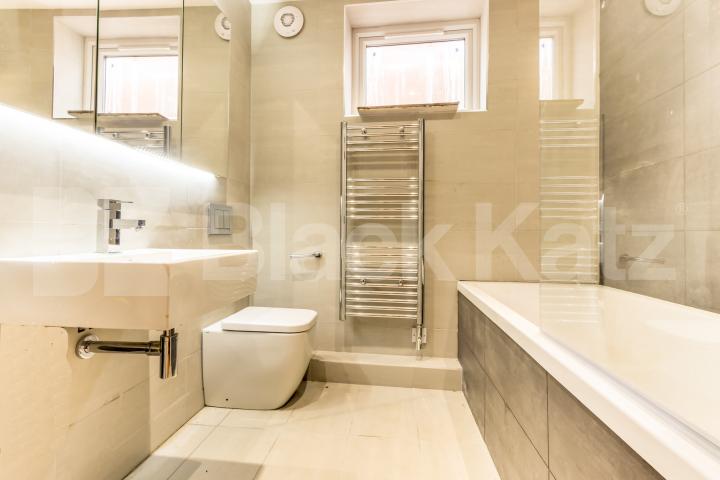 			Stunning Modern Apartment, 1 Bedroom, 1 bath, 1 reception Apartment			 Forest Walk, Muswell Hill